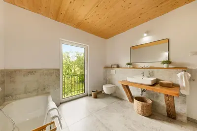 Grundriss der Unterkunft Forest Retreat Nature Residence nahe Köln- 160 m2, 2 Schlafzimmer und Blick ins Naturschutzgebiet