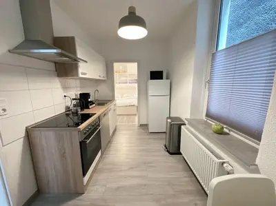Küche/Küchenzeile in der Unterkunft Möblierte Erdgeschoss-Wohnung mit Parkplatz in bester Lage des Stadtzentrums Herne, WLAN, Netflix- Super Autobahn-und ÖPNV-Anbindung
