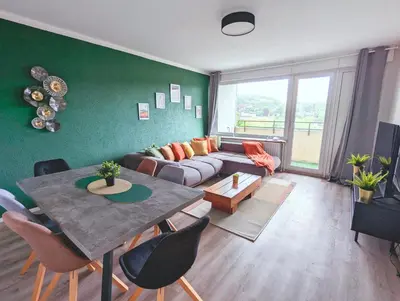 Ein Sitzbereich in der Unterkunft Schöne Wohnung mit Balkon/Parkplatz/Aufzug