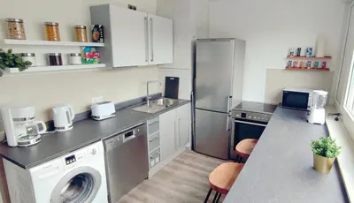 Küche/Küchenzeile in der Unterkunft Schöne Wohnung mit Balkon/Parkplatz/Aufzug
