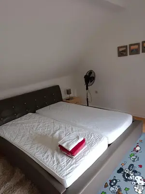 Ein Bett oder Betten in einem Zimmer der Unterkunft Nette Kuschelige Wohnung
