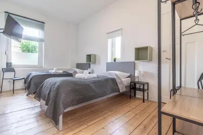 Ein Bett oder Betten in einem Zimmer der Unterkunft WORKER'S HOME F7 - Haus mit 4 Schlafzimmern für 8 Personen