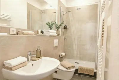 Ein Badezimmer in der Unterkunft MILPAU Wuppertal 1 - Modernes Studio mit privater Terrasse & Queensize-Bett