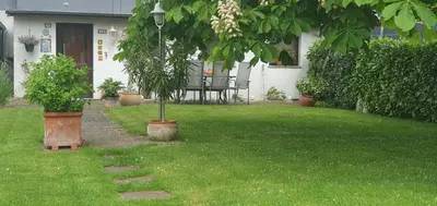 Ein Garten an der Unterkunft Garden Apartment