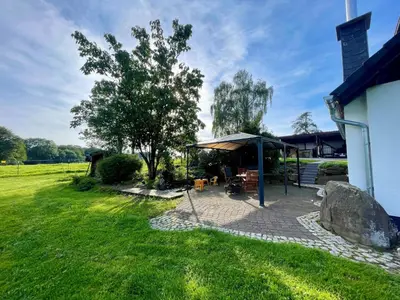 Ein Garten an der Unterkunft Auszeit Altenhorst, Gartenferienwohnung