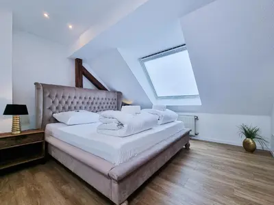 Ein Bett oder Betten in einem Zimmer der Unterkunft Alpha Apartments