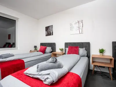Ein Bett oder Betten in einem Zimmer der Unterkunft Serviceroom24 - Apartment 1 in Recklinghausen WLAN - Smart-TV - 24-7 Check-in und Küche