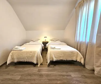 Ein Bett oder Betten in einem Zimmer der Unterkunft Airport Messe Apartments