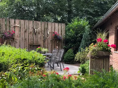 Ein Garten an der Unterkunft Ferienhaus Schulze Beikel mit Garten & Terrasse - Borken-Marbeck