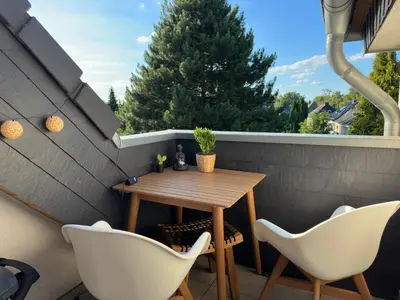 Ein Balkon oder eine Terrasse in der Unterkunft Möbliert-nahe STARLIGHT EXPRESS in Bochum -WLAN-Netflix-Loggia oder Terrasse