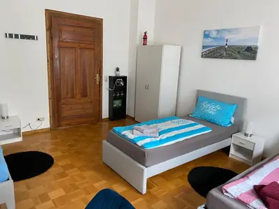 Ein Bett oder Betten in einem Zimmer der Unterkunft GoyApartment für Handwerker & Business City-nah!! free Netflix! modern!