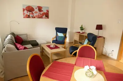 Ein Sitzbereich in der Unterkunft Ferienwohnung Wengerner Mühle