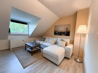 Ein Sitzbereich in der Unterkunft Zentrale Wohnung für 4 mit Bett und Schlafcouch