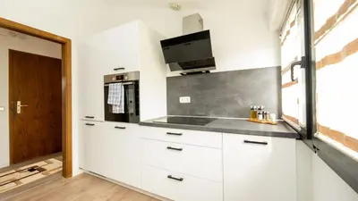 Küche/Küchenzeile in der Unterkunft 3,5-Zimmer inkl Arbeitsplatz, WLAN & free Netflix, Amazon-Free Parken vollausgestattete Wohnung, 24h Check In