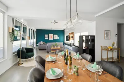 Ein Sitzbereich in der Unterkunft Design-Apartment - Bochum Zentrum - 2 Balkons - 118m2 - Netflix