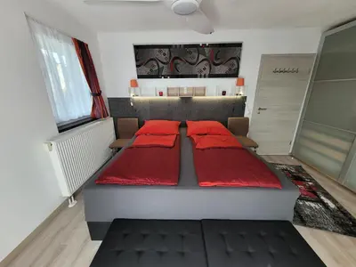 Ein Bett oder Betten in einem Zimmer der Unterkunft Penthouse-Apartment AM KORNFELD