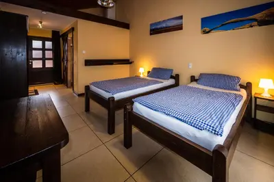 Ein Bett oder Betten in einem Zimmer der Unterkunft Roadcamp - American Motel & Sportsbar