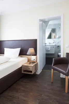 Ein Bett oder Betten in einem Zimmer der Unterkunft Hotel Engelbert