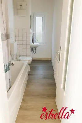 Ein Badezimmer in der Unterkunft estrella24 LIVING ROOMS Kairo