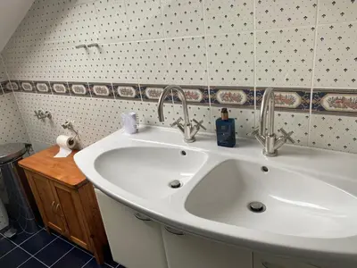 Ein Badezimmer in der Unterkunft Gemütliches Zimmer mit großem Bad