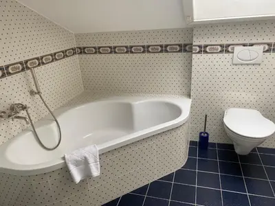 Ein Badezimmer in der Unterkunft Gemütliches Zimmer mit großem Bad