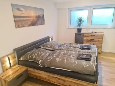 Ein Bett oder Betten in einem Zimmer der Unterkunft Kernsan. Souterrain-Wohnung 60qm mit Pool Blick