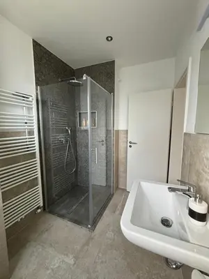 Ein Badezimmer in der Unterkunft Lenti Düsseldorfer Apartment’s