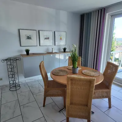 Ein Sitzbereich in der Unterkunft 1-5 Pers. Beeindruckende Aussicht, modern+zentral Wuppertal