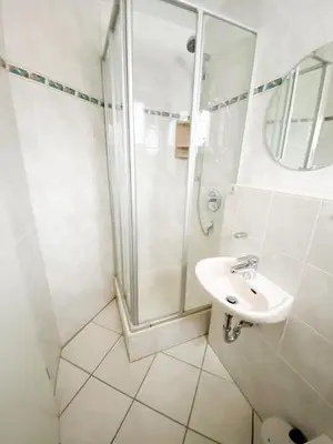 Ein Badezimmer in der Unterkunft 1-4 Pers. Moderne 2-Etagen-Wohnung - nur 0,3 km vom Zentrum