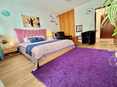 Ein Bett oder Betten in einem Zimmer der Unterkunft Stylish, Cozy & Quiet Apartment with one and half rooms in District 1