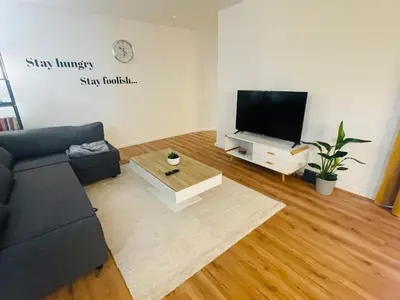 TV/Unterhaltungsangebot in der Unterkunft modern * gemütlich * Nespresso * Terrasse * Netflix