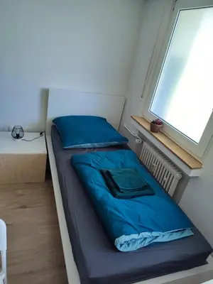 Ein Bett oder Betten in einem Zimmer der Unterkunft Moderne Ferienwohnung Messe Monteurwohnung Business Appartement Ratingen 4-5 P, Flughafen Düsseldorf