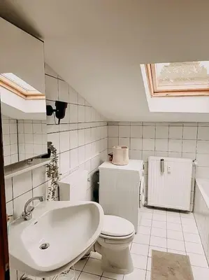 Ein Badezimmer in der Unterkunft Wohnen im ruhigen Mülheim an der Ruhr. UDG