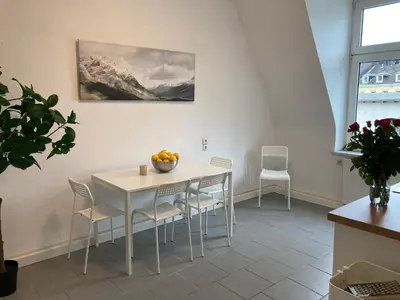 Ein Sitzbereich in der Unterkunft Cosy, new furniture, 10min walk to train station
