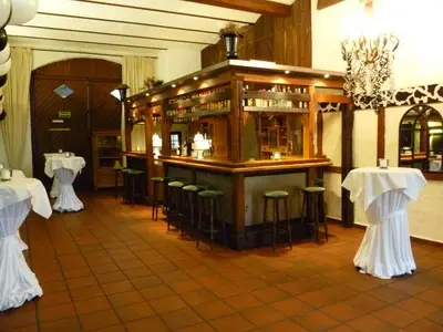 Ein Restaurant oder anderes Speiselokal in der Unterkunft Einhaus Jägerhof