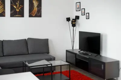 TV/Unterhaltungsangebot in der Unterkunft Möblierte 3-Zimmer-Wohnung nahe Düsseldorf in Duisburg-Süd