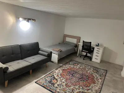 Ein Sitzbereich in der Unterkunft Souterrain Wohnung in der Nähe vom Düsseldorfer Flughafen