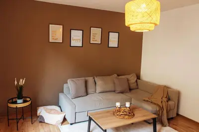 Ein Sitzbereich in der Unterkunft Central-Living brown - Wifi - Netflix - 5 Pers