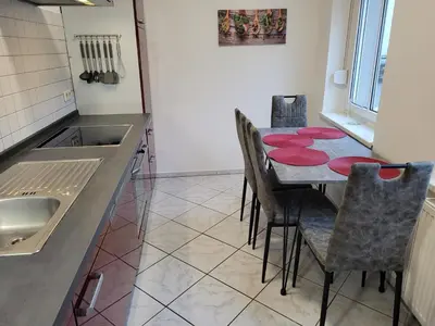 Küche/Küchenzeile in der Unterkunft Wohnung in Oberhausen: zentral & ruhig, eigener Eingang