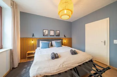 Ein Bett oder Betten in einem Zimmer der Unterkunft Urban & Chic: 2Bdr, Parkplatz