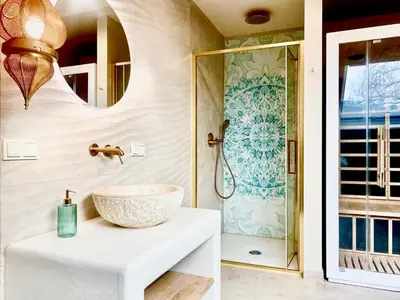 Ein Badezimmer in der Unterkunft SH Desert SPA Lodge - luxury apartment with sauna