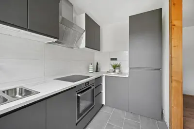 Grundriss der Unterkunft Modernes 4 Zimmer Apartment mit brandneuer Einrichtung