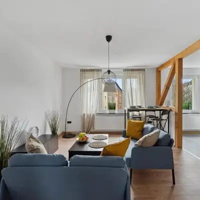 Modernes 4 Zimmer Apartment mit brandneuer Einrichtung