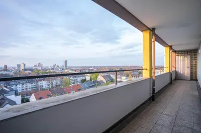 Ein Balkon oder eine Terrasse in der Unterkunft RüSuite - Messe Essen I King Size Bed I 75 Zoll TV