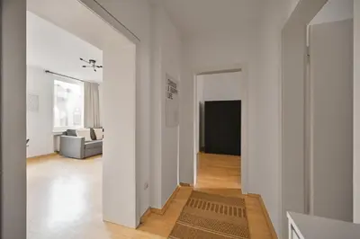Grundriss der Unterkunft Goodliving Apartments mit Netflix Büro und Parkplatz
