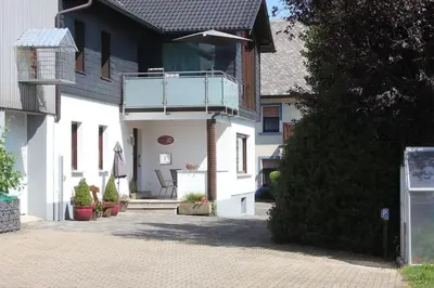 Das Gebäude in dem sich die Ferienwohnung befindet