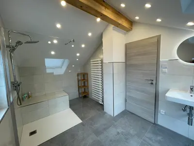 Ein Badezimmer in der Unterkunft Helles ruhiges Appartement im Grünen