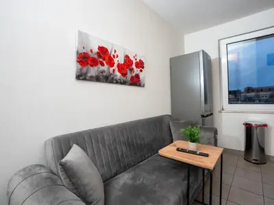 Ein Sitzbereich in der Unterkunft Livemore24 - Space in Duisburg WLAN - Smart-TV - 24-7 Check-in und Küche