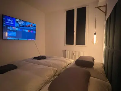 Ein Bett oder Betten in einem Zimmer der Unterkunft 100m E-Ladestation - max 4 pers - Düsseldorf - Ruhrgebiet - Pilgerstätte