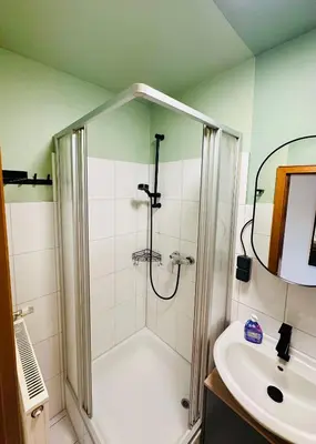 Ein Badezimmer in der Unterkunft Urban Jungle 4P Studio und Parkplatz